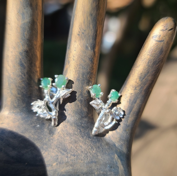 Emerald Sterling floral earrings - Picture 8 of 9